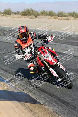 media/Dec-01-2025-Moto Forza (Mon) [[2daa91e15f]]/3-Beginner Group/Session 4 (Turn 10 Inside)/